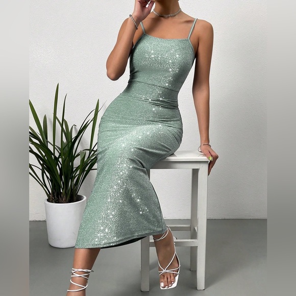 Luxe twist open back bodycon maxi dress - Picture 3 of 5